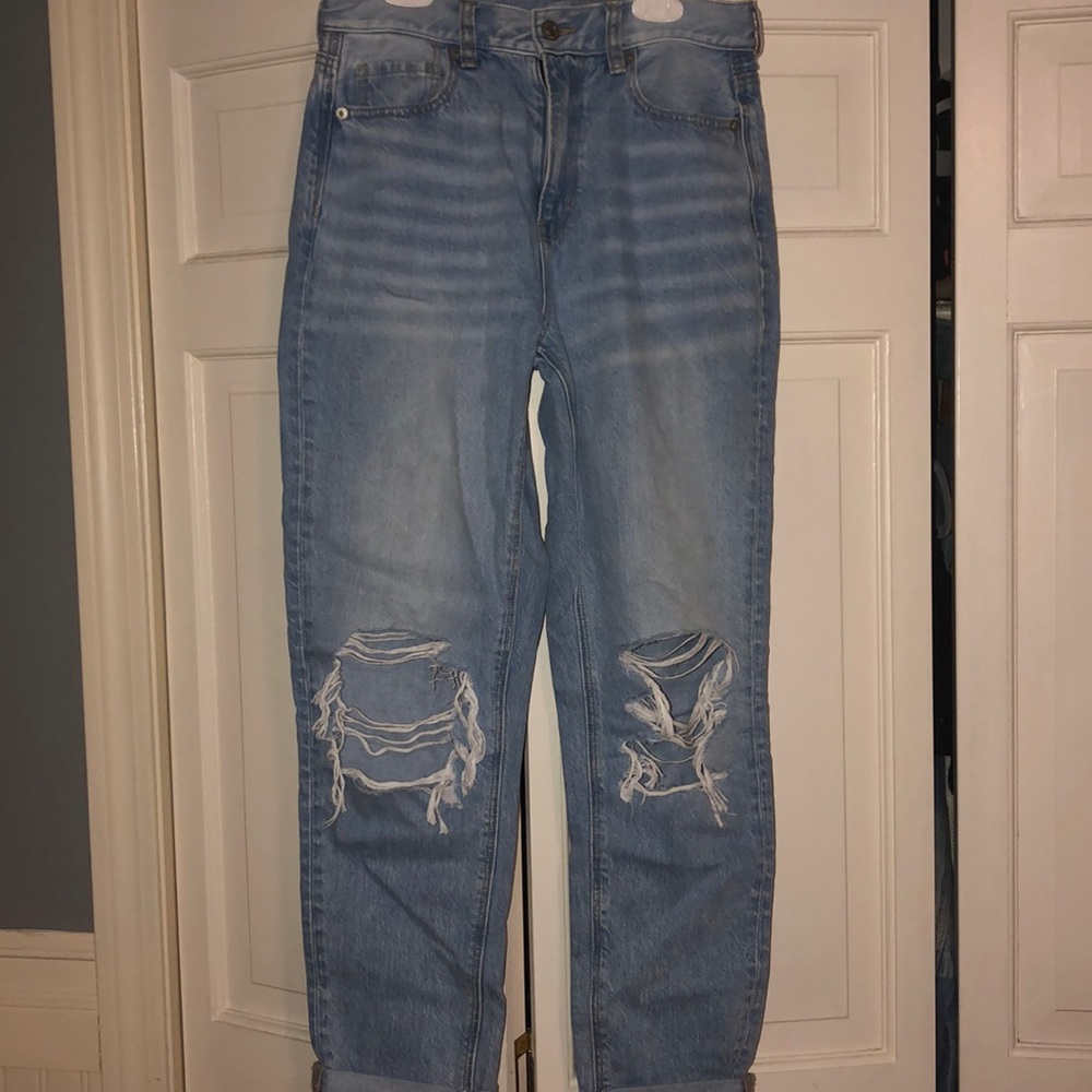 AMERICAN EAGLE MOM JEANS